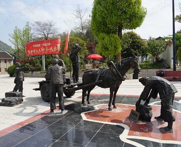 定制一座大型銅雕塑價格大致為多少？