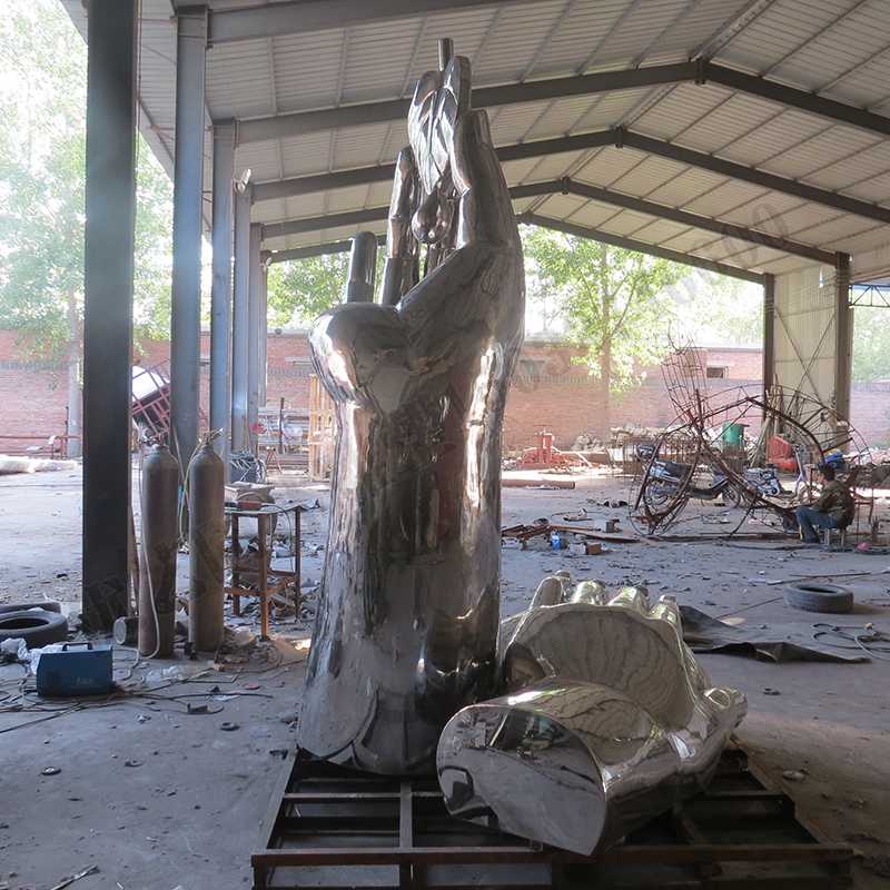 水滴主題不銹鋼雕塑，雙手不銹鋼雕塑，手托水滴景觀雕塑